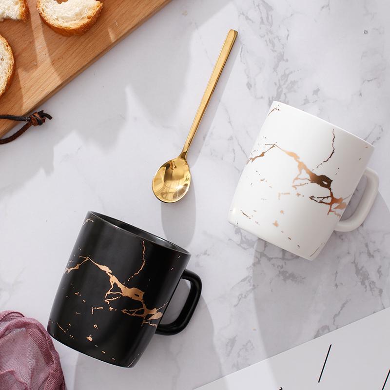Tasse à café LumiStone avec motif frappant et finition brillante