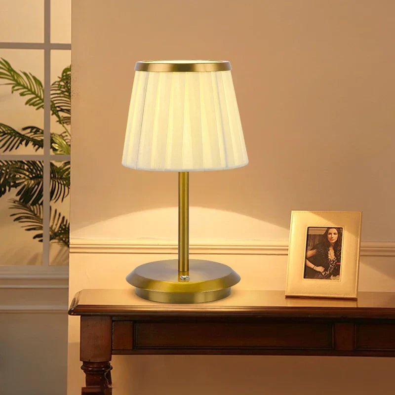 GleamTone - Élégante lampe de table plissée