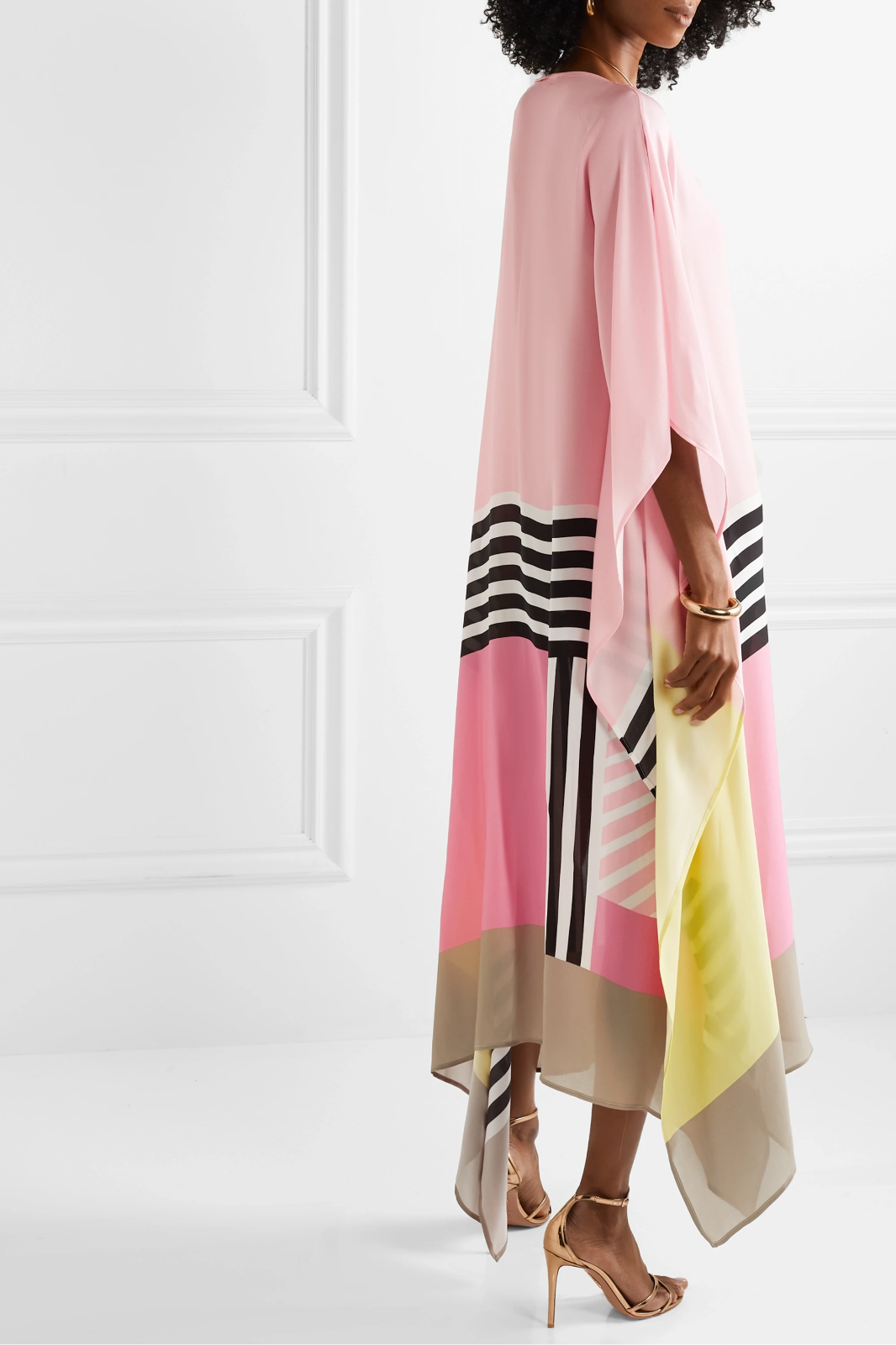 Cristy - Robe longue géométrique à manches cape