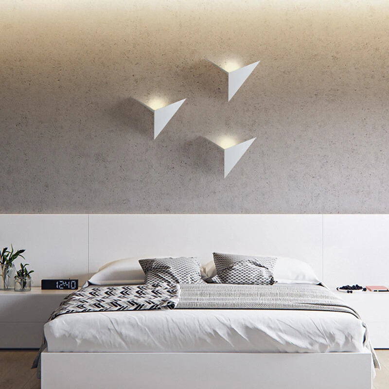 LumiTri - Lampe murale triangulaire minimaliste