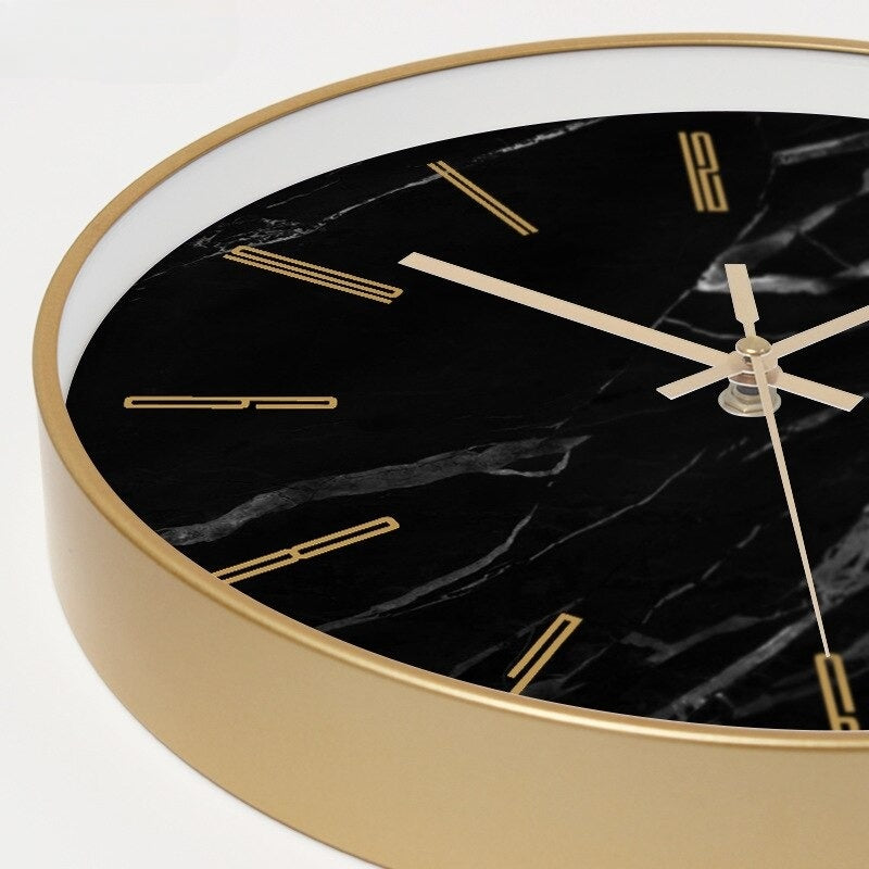 Élégance intemporelle – Horloge murale en marbre noir
