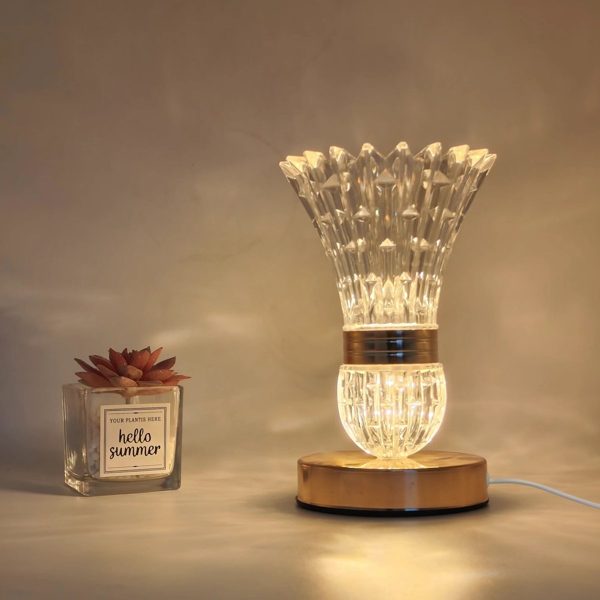 CrystalGlow Lampe à LED élégante – Lumière réglable pour une élégance ambiante